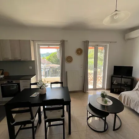 Cozy In City's Suburbs #1st Floor