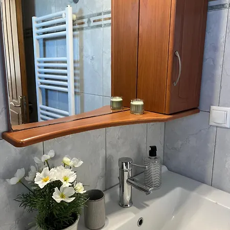 Apartman Cozy In City's Suburbs #1st Floor *