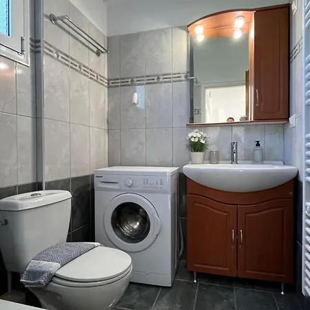 Cozy In City's Suburbs #1st Floor Apartman