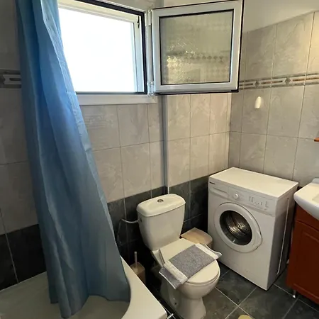 Cozy In City's Suburbs #1st Floor Apartman Lefkáda